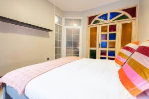 Luxury 4-Bedroom House with Private Large Terrace Balcony - 2 Bathrooms