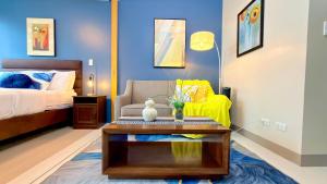 FREE Welcome Breakfast, BGC 1BR, 300Mbps Fiber, Steps to Mitsukoshi & Uptown, 30C1