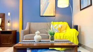 FREE Welcome Breakfast, BGC 1BR, 300Mbps Fiber, Steps to Mitsukoshi & Uptown, 30C1
