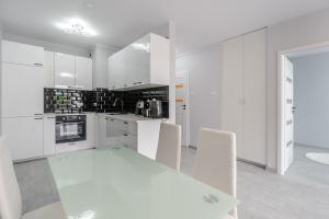 Harmony Park Modern Apartment by BookingHost