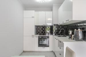 Harmony Park Modern Apartment by BookingHost