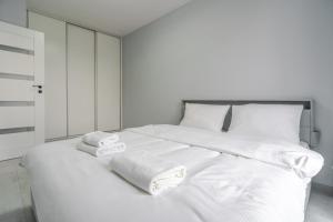 Harmony Park Modern Apartment by BookingHost