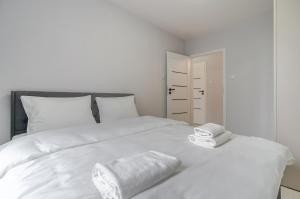 Harmony Park Inviting Apartment by BookingHost
