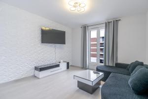 Harmony Park Inviting Apartment by BookingHost