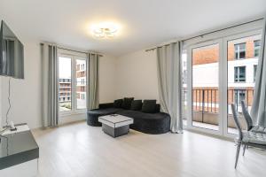 Harmony Park Inviting Apartment by BookingHost