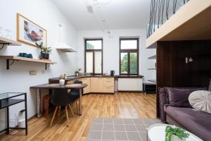 Botanique Moon Main Square Apartment