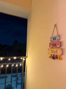Park-View Studio in HSR with Balcony, Fast Wi-Fi and OTT