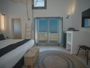 Anemos Imerovigli Suites