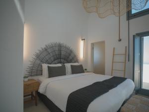 Anemos Imerovigli Suites