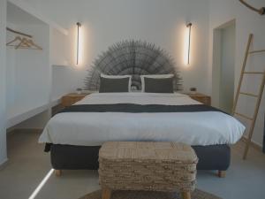 Anemos Imerovigli Suites
