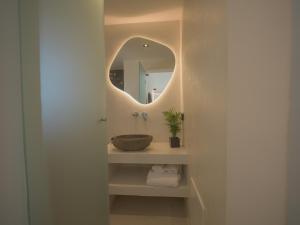 Anemos Imerovigli Suites