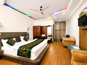 Nainital Hotel Munn Valley Near Mall Road & Naini Lake Comfortable Stay Free Wi-fi with Lift-Parking, Restaurant & Best Room Service
