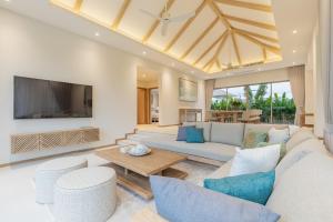 Tropical 4BR Private Pool Villa Phuket - Near Bang Tao & Laguna