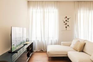 Top Living Apartments - Icona Lagrange