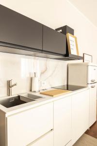 Top Living Apartments - Icona Lagrange