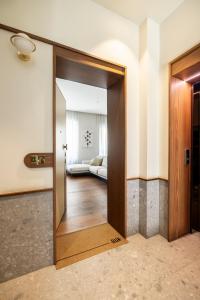 Top Living Apartments - Icona Lagrange