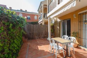 Apto Bajo con piscina comunitaria y patio privado