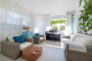 Casa del Mar 2BR Pool Supermarket Close to Puerto Banus and beach