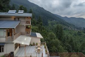 Echor Mountain Crest Jibhi
