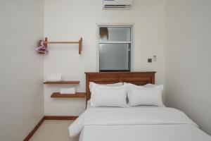 Cosy Stone town 2BEDROOM APARTMENT with parking