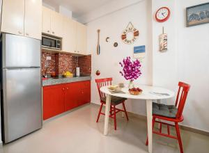 Rooftop Pool Suites, Kitchen, WiFi, AC, Elevator, 1BR & 2BR Duplex, Sleeps 2-8, Beach 9 Min, 5th Ave 15 Min Walk