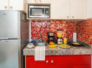 Rooftop Pool Suites, Kitchen, WiFi, AC, Elevator, 1BR & 2BR Duplex, Sleeps 2-8, Beach 9 Min, 5th Ave 15 Min Walk
