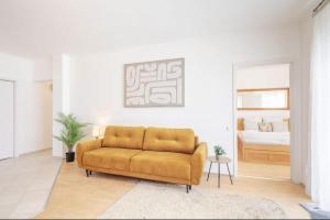 Modern 2 Bedroom Home with Balcony