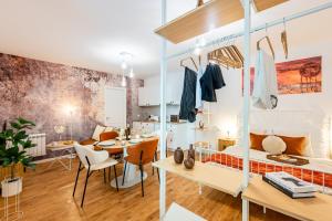 New Town Boutique apartment with Free Parking