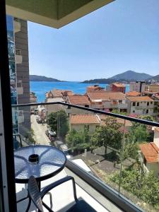 rafailovici sea side apartment