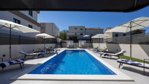 Apartment with pool Jeniffer by Villas Guide