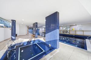 Rhodes water side retreat, Pool & Sauna