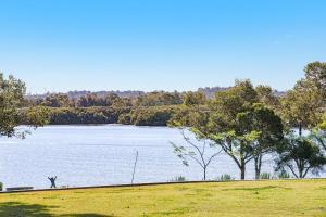 Rhodes water side retreat, Pool & Sauna