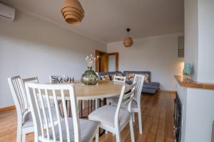 FamilyHub - EcoHost - Spacious 3-bedroom apartment for 8 people with AC and parking near Porto and the beaches