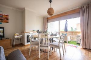 FamilyHub - EcoHost - Spacious 3-bedroom apartment for 8 people with AC and parking near Porto and the beaches