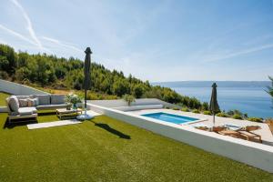 Exclusive Duplex with pool and full sea view