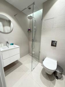 Amalfy Cozy Studio near Metro w Working Desk and WiFi