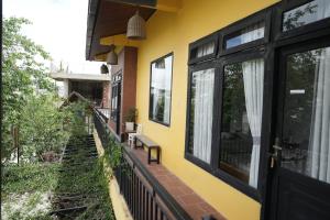Viewfinder House
