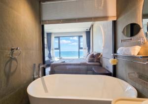 Aether Apartments - My Khe Beachfront