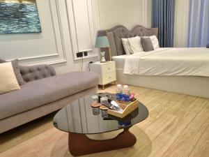 The Sandy Homestay - BayScape View - Citadines Marina Ha Long