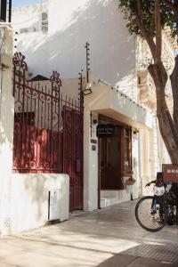 La Noire Petit hotel