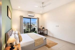 Comfy 2BHK at Lakecity Apartments by Viraalay