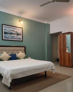 Gokul Lodging
