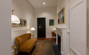 Downtown 1-Bed, 1-Bath Modern Studio Apt.