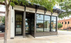 Downtown 1-Bed, 1-Bath Modern Studio Apt.