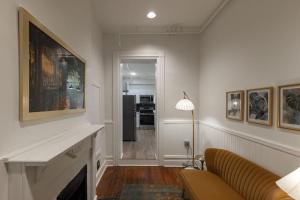 Downtown 1-Bed, 1-Bath Modern Studio Apt.