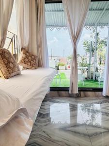 Karans Crib with Netflix, AC & Private Rooftop
