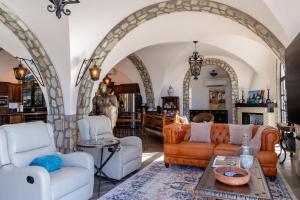 Cabo San Lucas Castle With Rooftop Sea Views