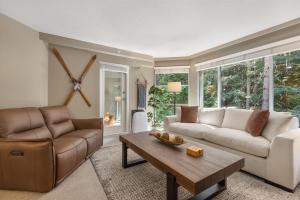 Woodrun Lodge 514 | Ski-In Ski-Out Condo w Pool, Hot Tub, Free Parking, Wifi & Laundry