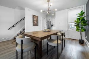 Chic Ossington Escape 3BR w Patio in Downtown