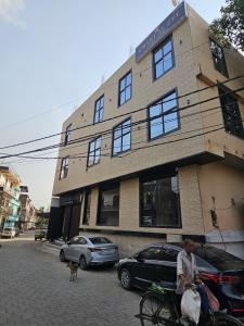 Crystal Zee Hotel